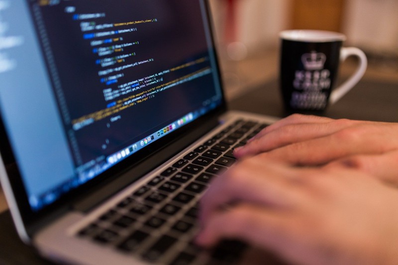 Hogyan kezdjünk el programozni tanulni? Való nekünk a programozás? Mire érdemes odafigyelnünk?
